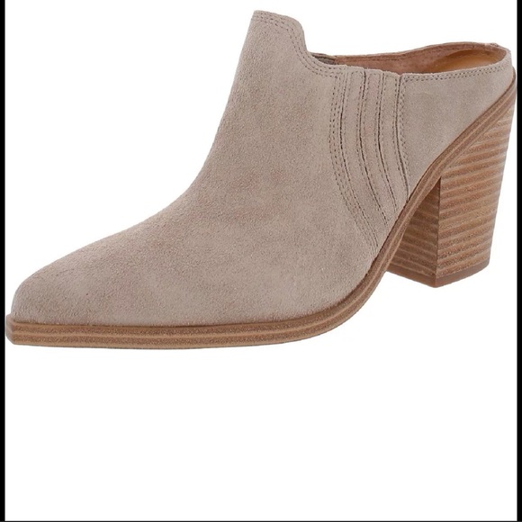 Marc Fisher Shoes - Marc fisher Gabbi leather almond shoes size 6.5